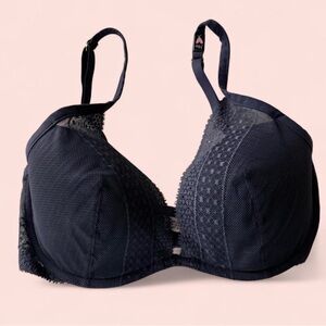Victoria’s Secret Incredible Lightly Lined Plunge Bra NWT (34D)